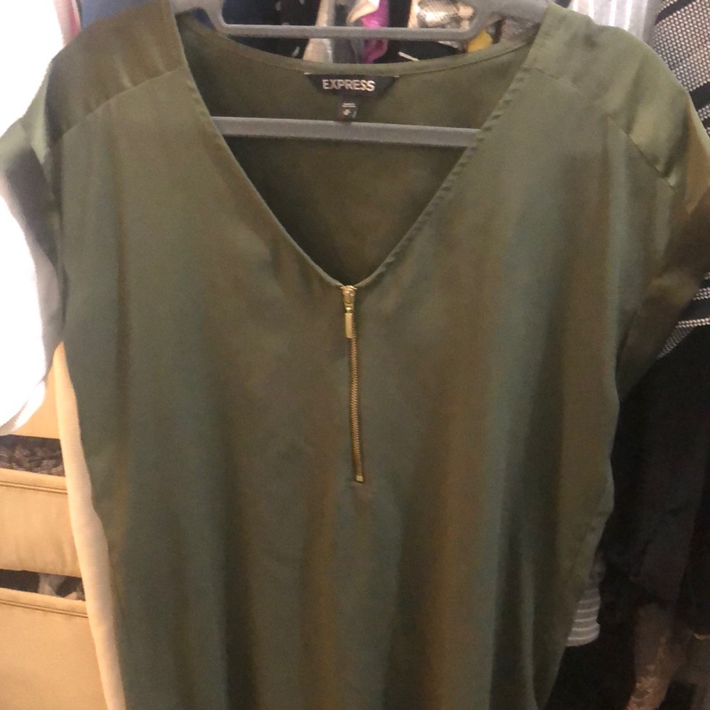 Express top with zipper